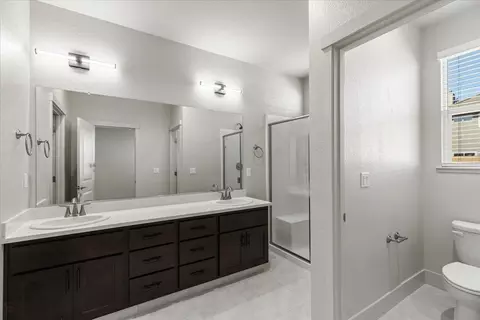Bath - 2041 Zane Way, Turlock, CA 95382 photo 1 of 9
