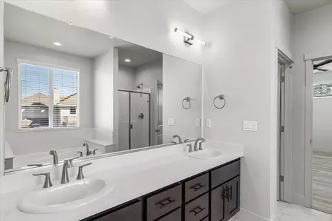 Bath - 2041 Zane Way, Turlock, CA 95382 photo 8 of 9