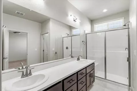 Bath - 2041 Zane Way, Turlock, CA 95382 photo 2 of 9