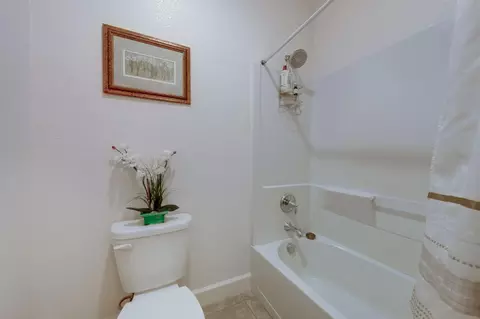 Bath - 1402 Skibbereen Way, Rocklin, CA 95765 photo 2 of 5