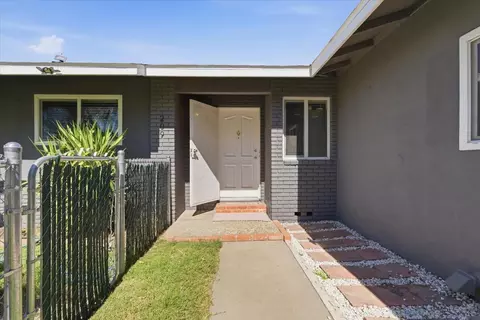 Exterior - 209 Tokay Ave, Modesto, CA 95350 photo 3 of 4