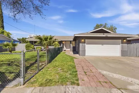 Exterior - 209 Tokay Ave, Modesto, CA 95350 photo 2 of 4