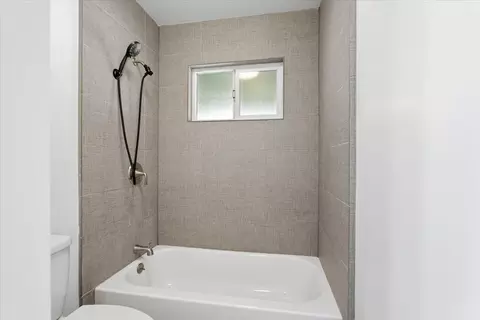 Bath - 209 Tokay Ave, Modesto, CA 95350 photo 4 of 4