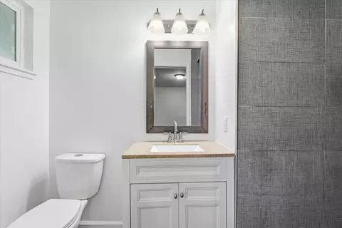 Bath - 209 Tokay Ave, Modesto, CA 95350 photo 1 of 4