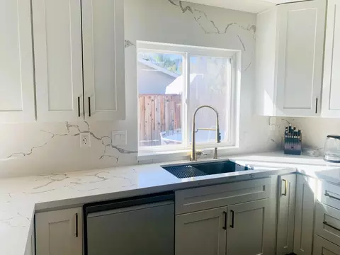 Kitchen - 1049 Compass Ln, Manteca, CA 95337 photo 4 of 6