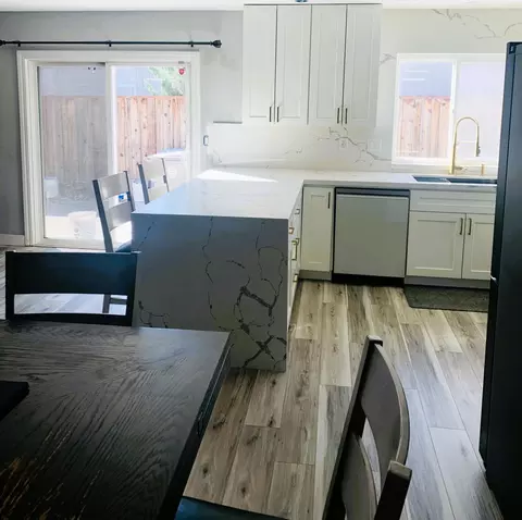 Kitchen - 1049 Compass Ln, Manteca, CA 95337 photo 3 of 6