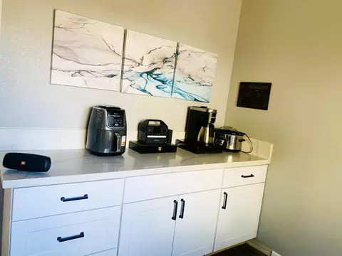 Kitchen - 1049 Compass Ln, Manteca, CA 95337 photo 5 of 6