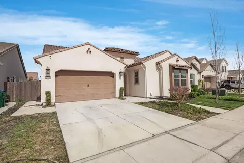 Exterior - 2771 Heather St, Lodi, CA 95242 photo 9 of 10
