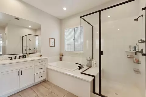 Bath - 2771 Heather St, Lodi, CA 95242 photo 3 of 3