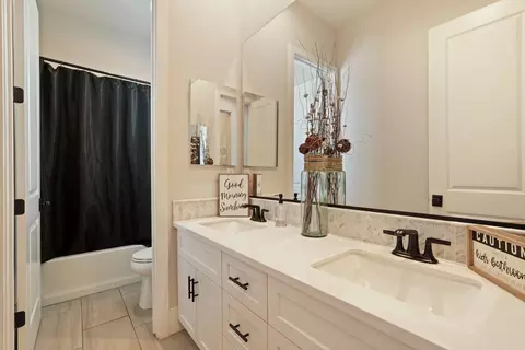 Bath - 2771 Heather St, Lodi, CA 95242 photo 2 of 3