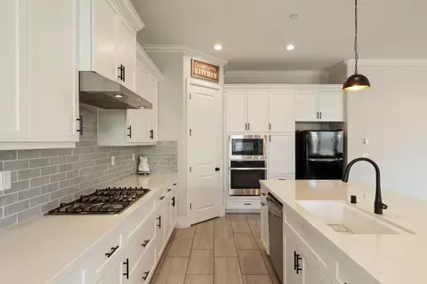 Kitchen - 2771 Heather St, Lodi, CA 95242 photo 3 of 6