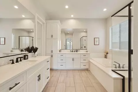 Bath - 2771 Heather St, Lodi, CA 95242 photo 1 of 3