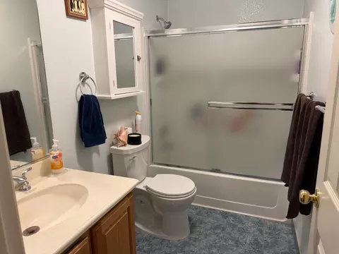 Bath - 409 Osprey Dr, Patterson, CA 95363 photo 2 of 2