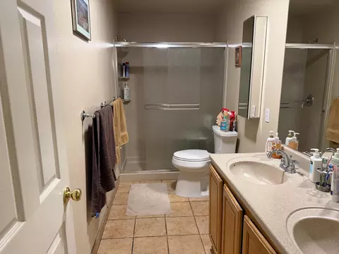 Bath - 409 Osprey Dr, Patterson, CA 95363 photo 1 of 2