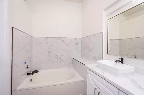 Bath - 1955 Clearbrook Ct, Tracy, CA 95376 photo 2 of 4