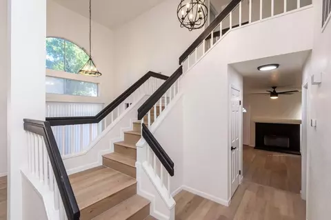 Entry Way - 1955 Clearbrook Ct, Tracy, CA 95376 photo 4 of 6