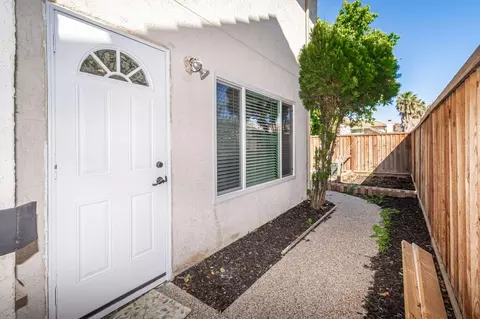 Exterior - 1955 Clearbrook Ct, Tracy, CA 95376 photo 5 of 7