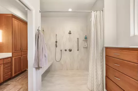 Bath - 5415 Rogers St, Davis, CA 95618 photo 3 of 6
