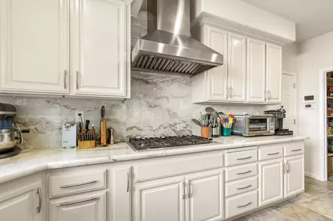 Kitchen - 5415 Rogers St, Davis, CA 95618 photo 3 of 6