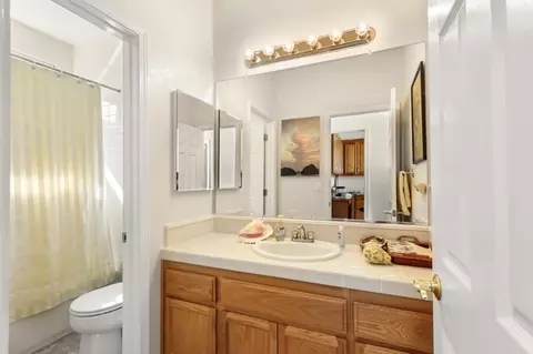 Bath - 5415 Rogers St, Davis, CA 95618 photo 5 of 6