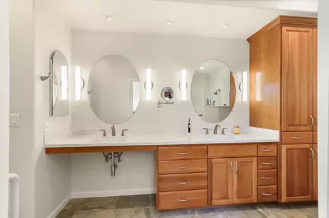 Bath - 5415 Rogers St, Davis, CA 95618 photo 1 of 6