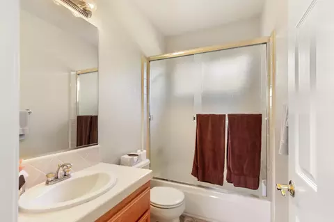 Bath - 5415 Rogers St, Davis, CA 95618 photo 4 of 6