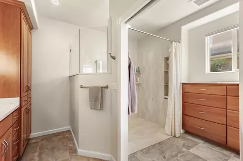 Bath - 5415 Rogers St, Davis, CA 95618 photo 2 of 6