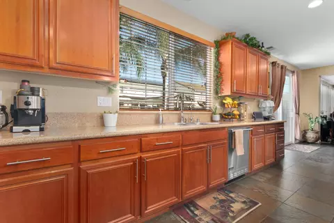 Kitchen - 751 Banff Dr, Newman, CA 95360 photo 4 of 5