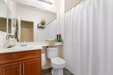Bath - 751 Banff Dr, Newman, CA 95360 photo 1 of 3