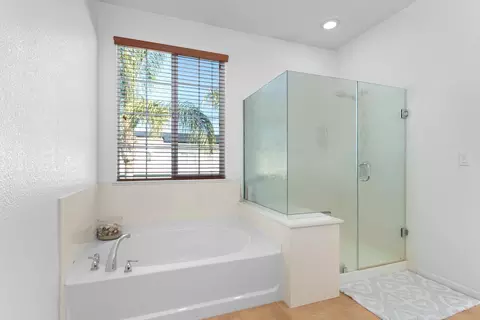 Bath - 751 Banff Dr, Newman, CA 95360 photo 2 of 3