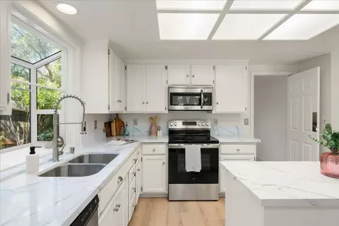 Kitchen - 2971 Windsor Ct, Rescue, CA 95672 photo 3 of 3