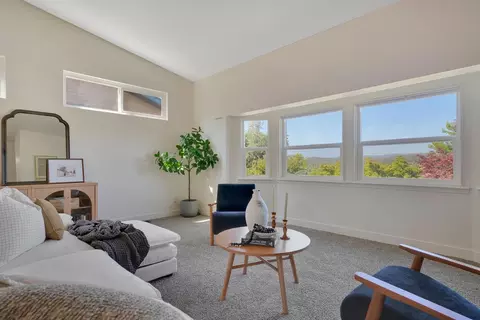 Living - 513 Perry St, Jackson, CA 95642 photo 4 of 7