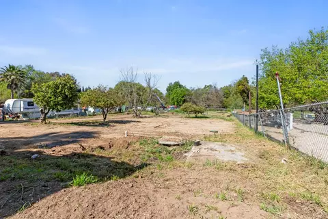 Exterior - 1821 River Rd, Modesto, CA 95351 photo 8 of 12