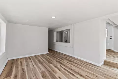 Living - 1821 River Rd, Modesto, CA 95351 photo 2 of 3