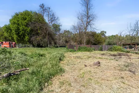 Exterior - 1821 River Rd, Modesto, CA 95351 photo 11 of 12
