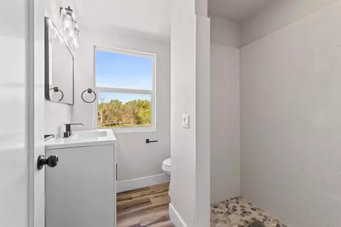 Bath - 1821 River Rd, Modesto, CA 95351 photo 1 of 2