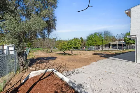 Exterior - 1821 River Rd, Modesto, CA 95351 photo 7 of 12