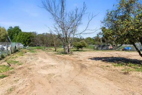 Exterior - 1821 River Rd, Modesto, CA 95351 photo 10 of 12