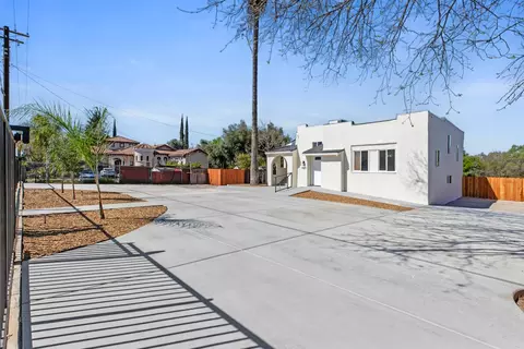 Exterior - 1821 River Rd, Modesto, CA 95351 photo 2 of 12