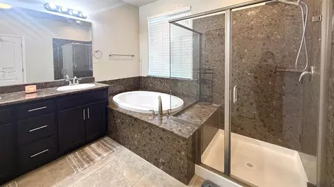 Bath - 2767 Round Tree Way, Manteca, CA 95337 photo 3 of 5