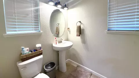 Bath - 2767 Round Tree Way, Manteca, CA 95337 photo 1 of 5
