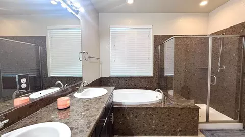 Bath - 2767 Round Tree Way, Manteca, CA 95337 photo 4 of 5