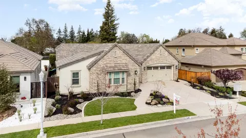 Exterior - 1483 Centennial Dr, Lodi, CA 95242 photo 4 of 7