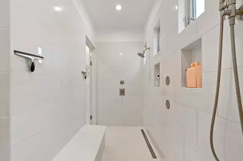 Bath - 1483 Centennial Dr, Lodi, CA 95242 photo 3 of 4