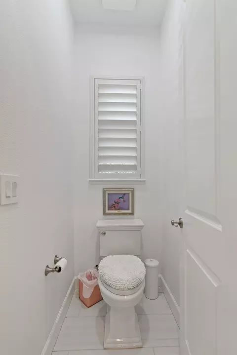 Bath - 1483 Centennial Dr, Lodi, CA 95242 photo 1 of 4