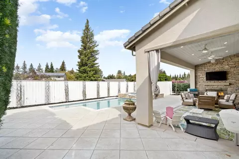 Exterior - 1483 Centennial Dr, Lodi, CA 95242 photo 5 of 7