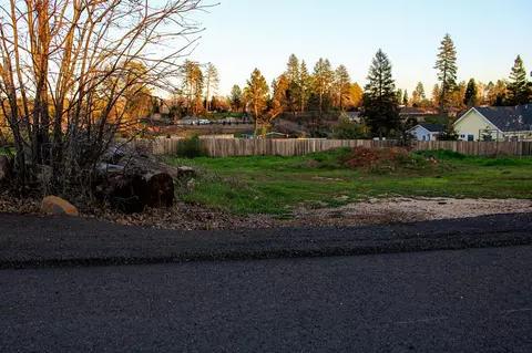 5894 Maxwell Dr, Paradise, CA 95969