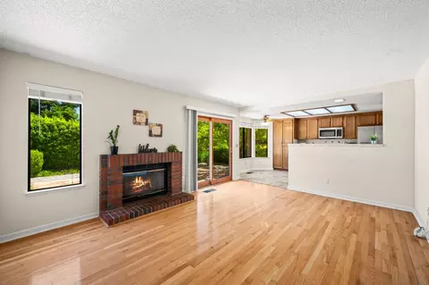 Living - 106 Jasper Ct, Hercules, CA 94547 photo 3 of 4