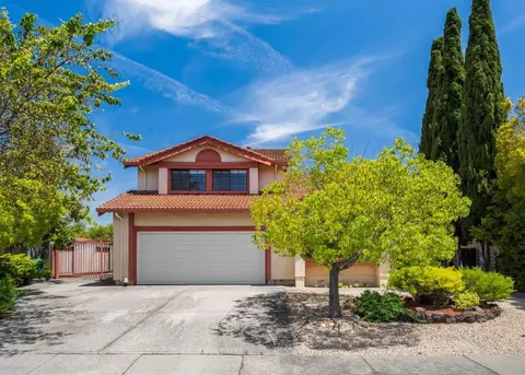 106 Jasper Ct, Hercules, CA 94547