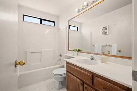 Bath - 106 Jasper Ct, Hercules, CA 94547 photo 3 of 4